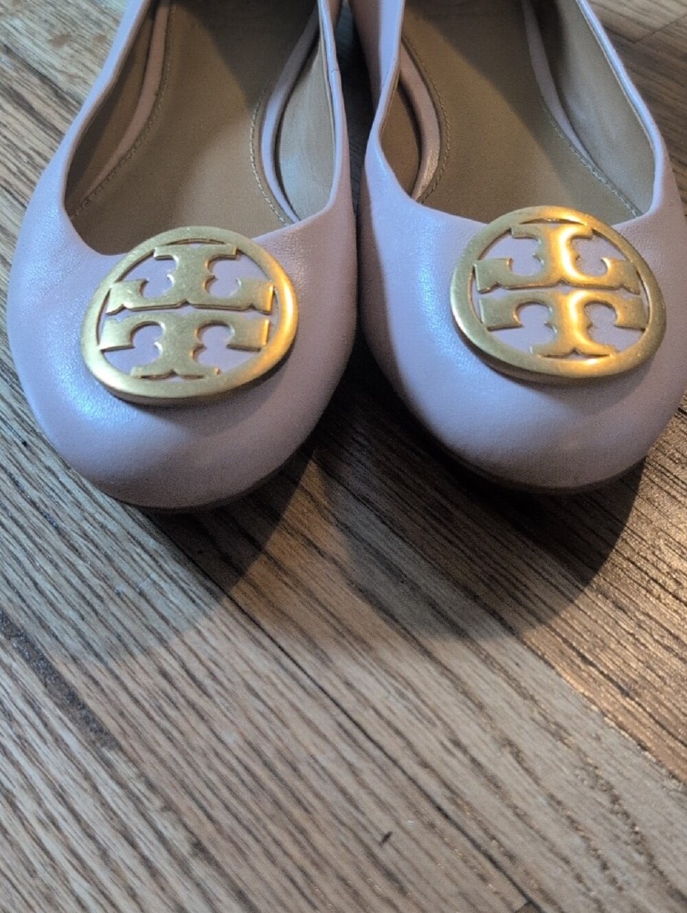 Tory Burch Pale Pink Leather Logo Ballet Flats with Gold Medallion - Picture 2 of 7